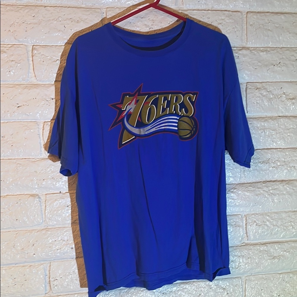 Retro Blue 76ers Graphic T-Shirt (Missing Tag)